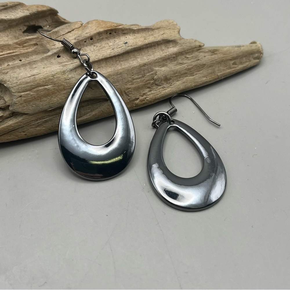 Elegant gunmetal Teardrop Earrings